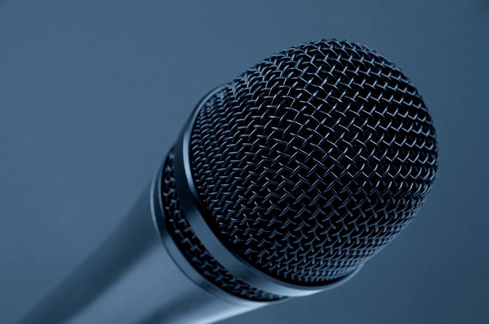 microphone-298587_960_720